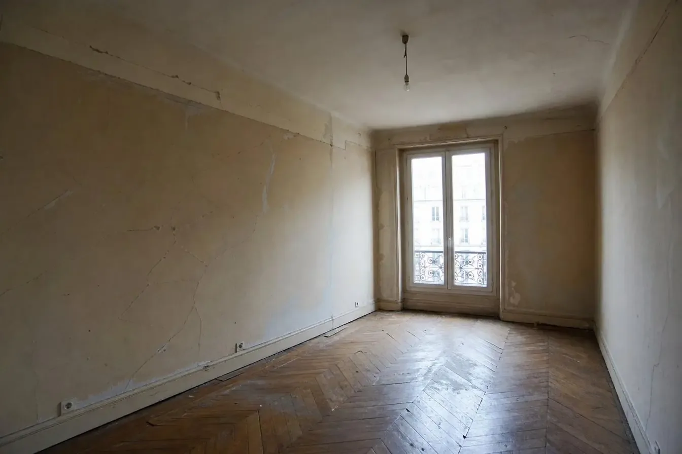 Avant — salon avant rénovation